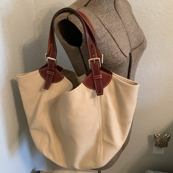 Dooney & Bourke XL Luxurious Italian leather Shoulder Bag❤️ - Picture 4 of 7